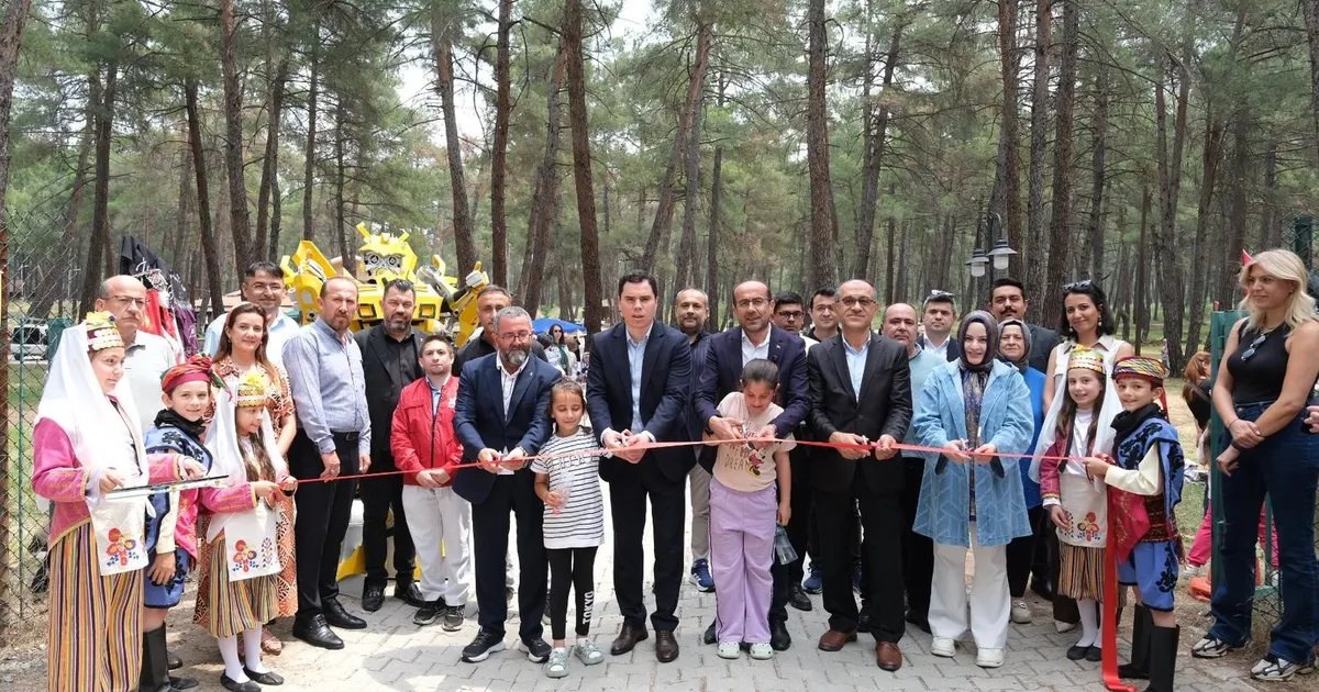Orhaneli’de Yıl Sonu Sergisi ve Çocuk Şenliği Coşkusu