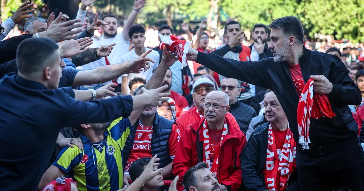 Bursa'da Milli Maç Coşkusu: Orhangazi Meydanı'nda Birlik