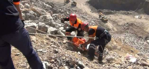 Uçuruma düşen işçiyi AFAD ekipleri kurtardı