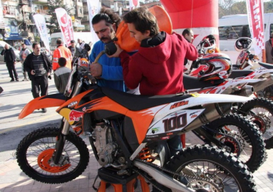 Bursa'da motorcular şov yaptı