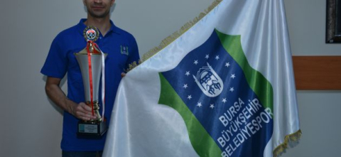 Santranç ustası aynı ayda 17 rakiple oynadı, sadece bir kez yenildi