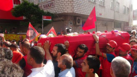 Gazi Cemevi'nden alınan cenazeler mezarlığa götürüldü