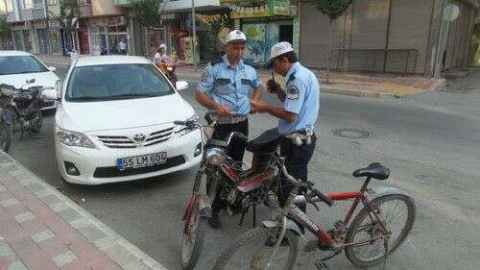 Bafra’da tescilsiz motosiklet sürücülerine cezai işlem uygulanıyor