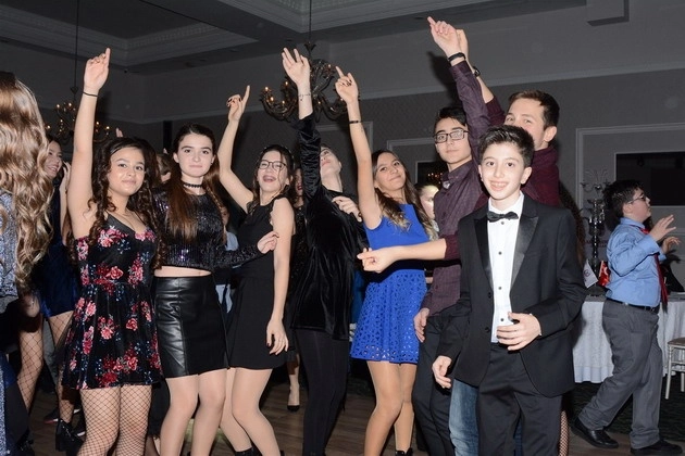 Altınşehir Koleji öğrencilerinin renkli kutlaması