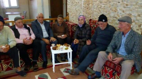 AK Parti Patnos Kadın Kolları üyeleri, huzurevini ziyaret etti