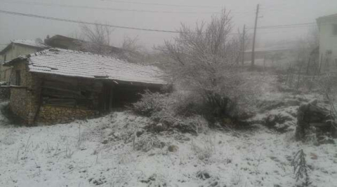 Dursunbey’in yüksek kesimlerinde kar yağışı etkili oldu