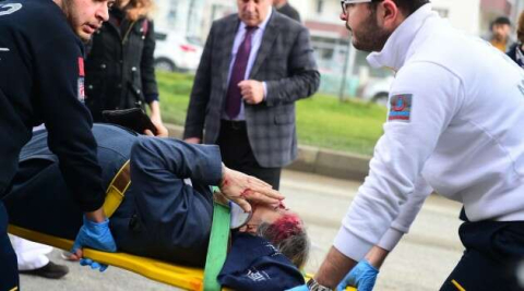 Bursa'da kadın sürücü yaşlı kadına çarptı