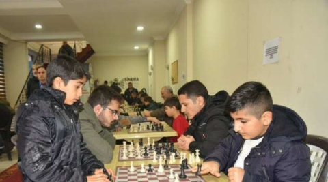 Ağrı’da ödüllü satranç turnuvası başladı