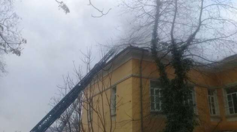 İtalyan Lisesi’ne ait binada yangın paniği