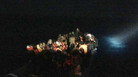 Yunan adalarına kaçmaya çalışan 105 göçmen yakalandı