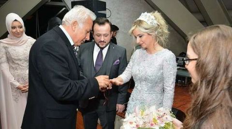 Serenay ile Emre nişanlandı