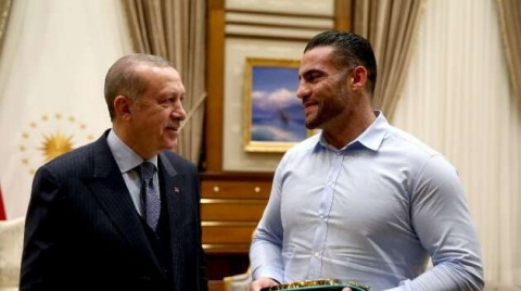 Cumhurbaşkanı Erdoğan Suriyeli şampiyon boksörü kabul etti