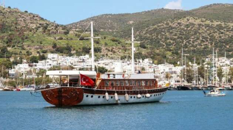 Yunanistan’ın rehin aldığı milyon dolarlık Türk teknesi Bodrum’a geldi