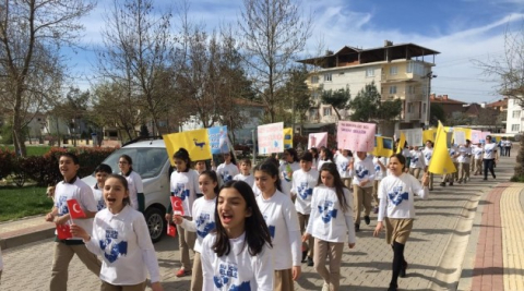 Yenişehir'de öğrenciler "su" için yürüdü