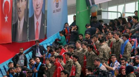 Cumhurbaşkanı Erdoğan’ı Giresun’da askeri kamuflaj ve asker selamıyla karşıladılar