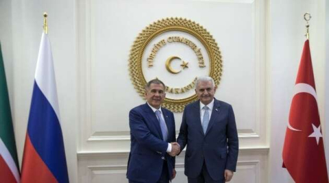 Başbakan Yıldırım, Tataristan Cumhurbaşkanı Rüstem Minnihanov ile bir araya geldi