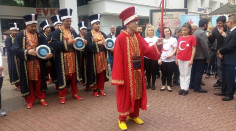 İşitme engelliler işaret diliyle İstiklal marşını okudu