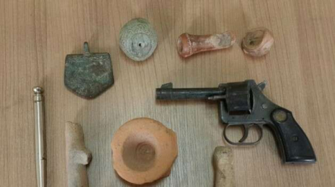 Tarihi eser operasyonunda suikast tipi kalem tabanca ele geçirildi