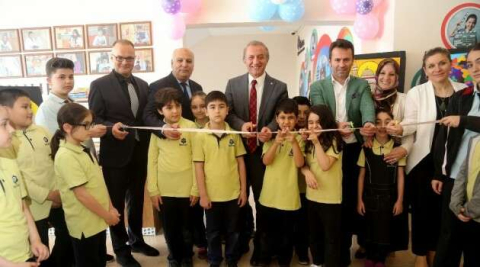 İhlas Koleji öğrencileri resim sergisi açtı