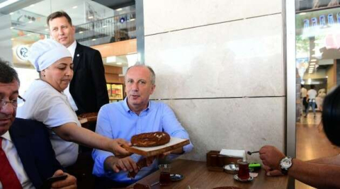 Cumhurbaşkanı adayı İnce, Ankara’da Salih Bezci Camii’nde cuma namazını kıldı