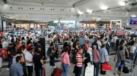 Atatürk Havalimanı’nda seçim yoğunluğu