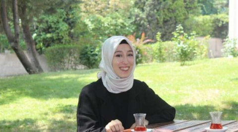 En genç milletvekili Rümeysa Kadak, “Önce finalime girdim, sonra esnaf ziyareti yaptım”