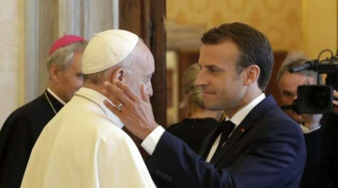 Macron’dan Papa Francis ziyareti