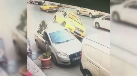 (Özel) Ticari taksi kaza sonrası şaha kalktı