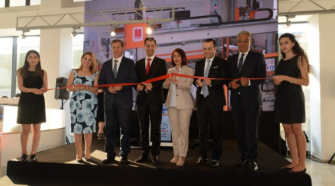 Toyota’nın çevreci plazasına görkemli tören