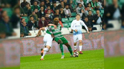 Timsah evinde uzatmalarda yıkıldı