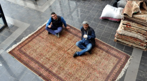 100 yıllık el dokuma halıları geri dönüşüm ile yeniden hayat buluyor