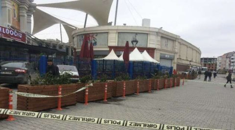 Eyüp’te alışveriş merkezi önünde silahlı saldırı