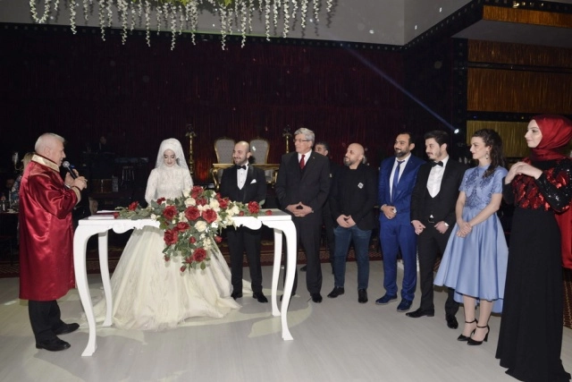 Sümeyye ile Emir’in  görkemli düğünü