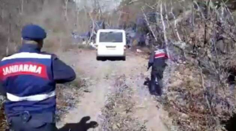 Bursa'da defineciler kazdıkları çukurda yakalandı