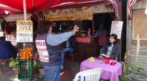 Kadın belediye meclis üyesi adayının bütçesiz masrafsız tanıtımı