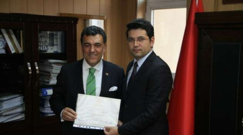 CHP Belediye Başkanı Faruk Demir Mazbatasını aldıktan sonra konser verdi