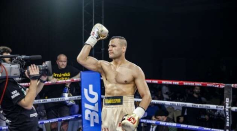 Milli boksör Seyda Keser, Çekyalı rakibini nakavt etti