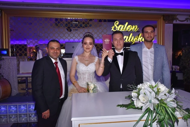 Cansu ile Metin dünya evine girdi