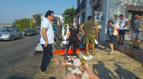 Kaza yapan motosikletliye ilk müdahaleyi kaymakam yaptı