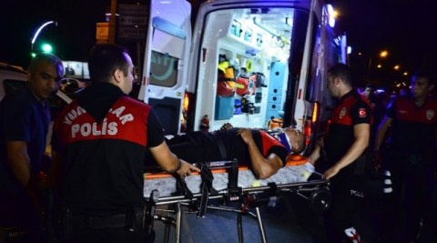 Adana’da otomobil ile motosikletli yunus ekibi çarpıştı: 1 polis yaralandı