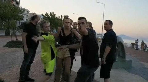 Canlı yayında turist kavgası