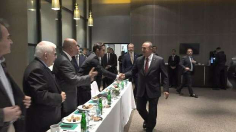 Bakan Çavuşoğlu, Cezayir'de Türk iş insanlarıyla bir araya geldi