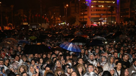 İskenderun’da yağmur altında Emre Aydın konseri