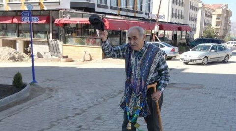 ‘Masalcı Dede’ Anadolu’yu diyar diyar geziyor