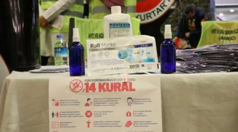 Eczacılar korona virüs için AVM’de stant açarak vatandaşı bilgilendirdi