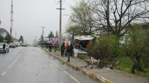 Fabrika servisi trafik kazası yaptı: 1 ölü 7 yaralı