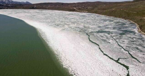 Buzları çözülen Nazik Gölü’nden büyüleyen görüntü