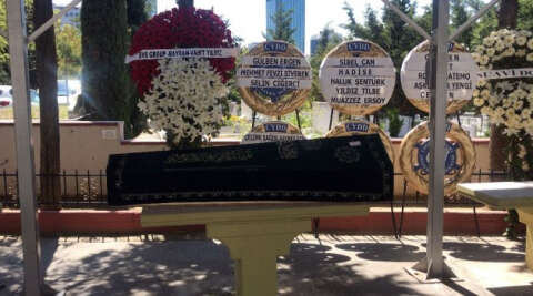 Bülent Ersoy’un annesi son yolculuğuna uğurlanıyor