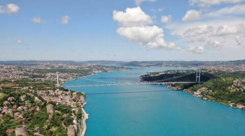 Turkuaza bürünen İstanbul Boğazı havadan görüntülendi