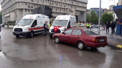 Zonguldak’ta ambulans ile otomobil çarpıştı: 1 yaralı
